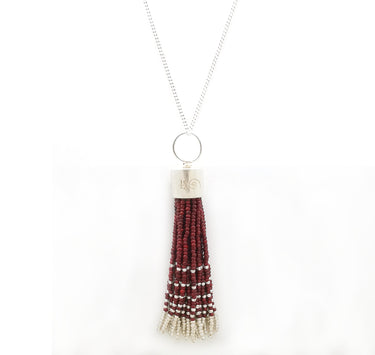 Collar flecos plata.